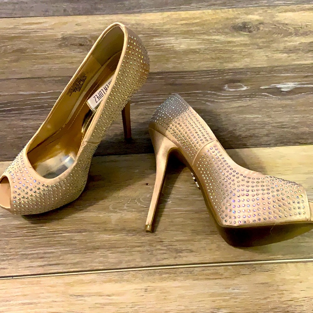 Jennifer Lopez nude heels